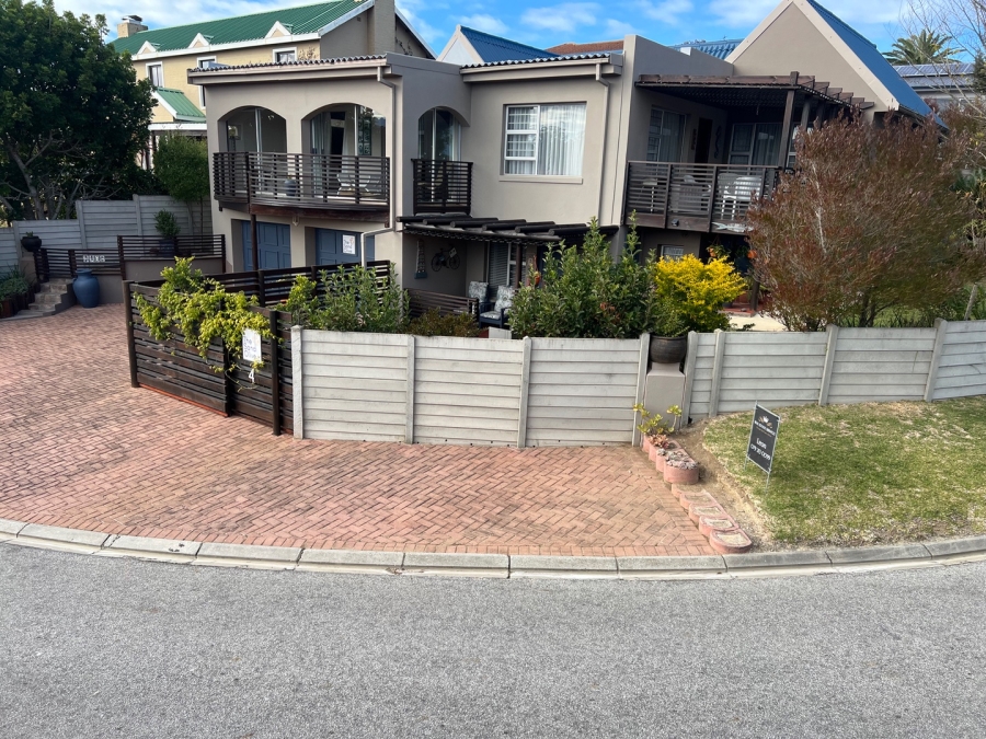 4 Bedroom Property for Sale in Herolds Bay Western Cape